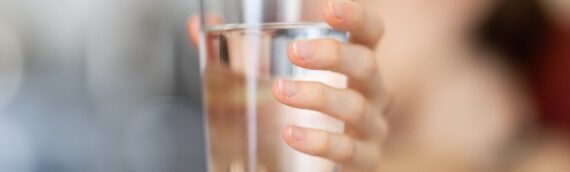 Znaczenie nawodnienia: ile wody naprawdę potrzebujemy dziennie?